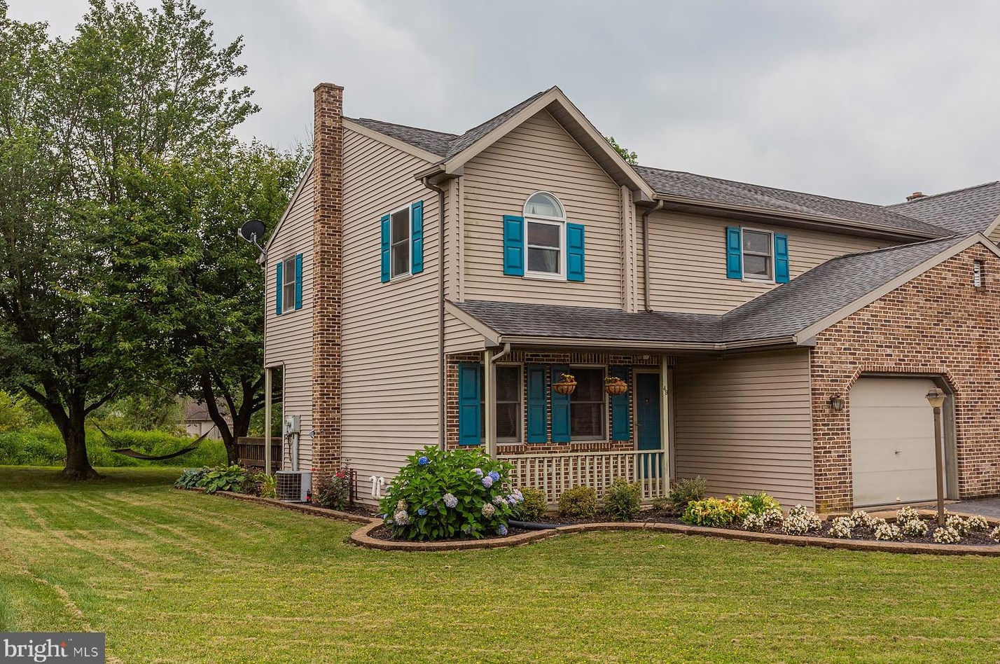 49 Red Stone Cir, Swartzville, PA 17569-9539