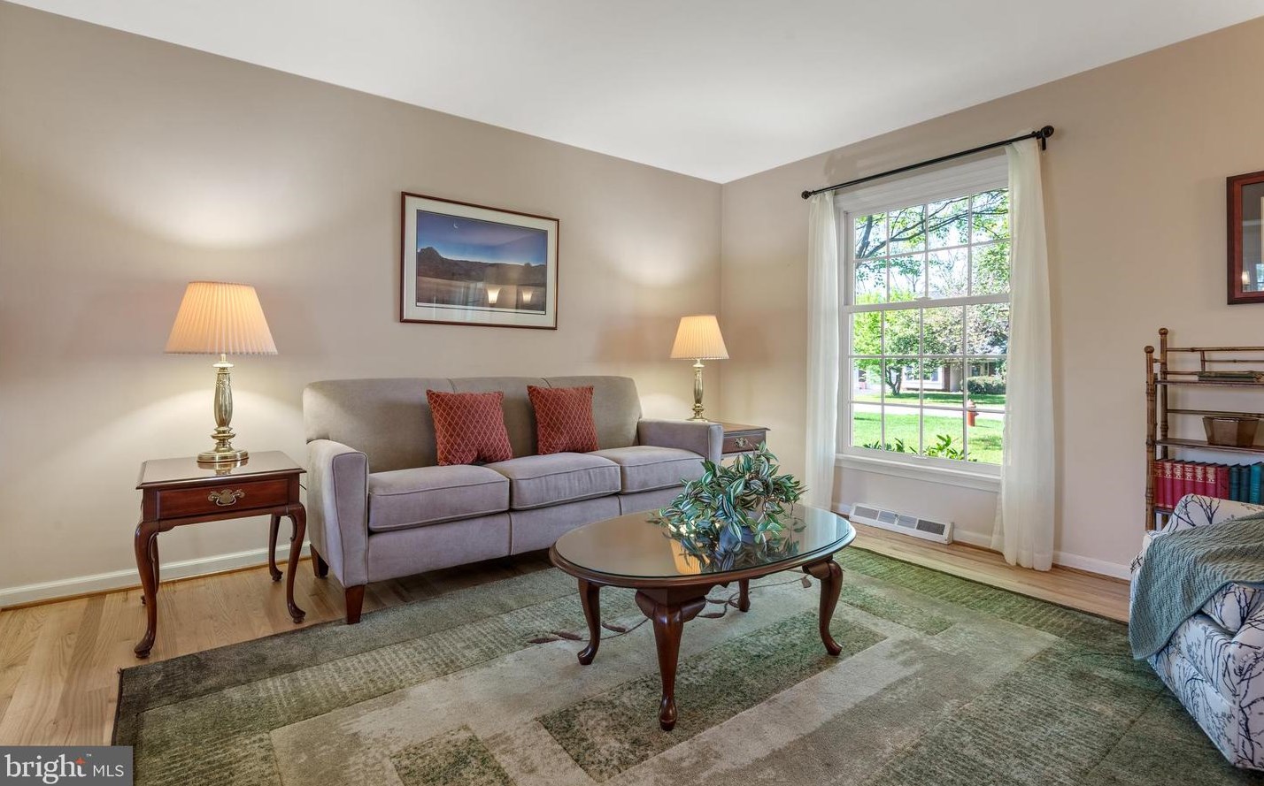 2025 Northbrook Dr, Lancaster PA 17601-4918 exterior