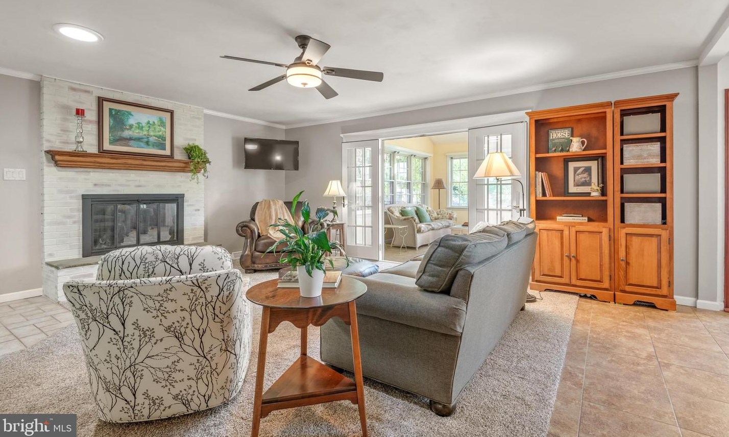 2025 Northbrook Dr, Lancaster PA 17601-4918 exterior