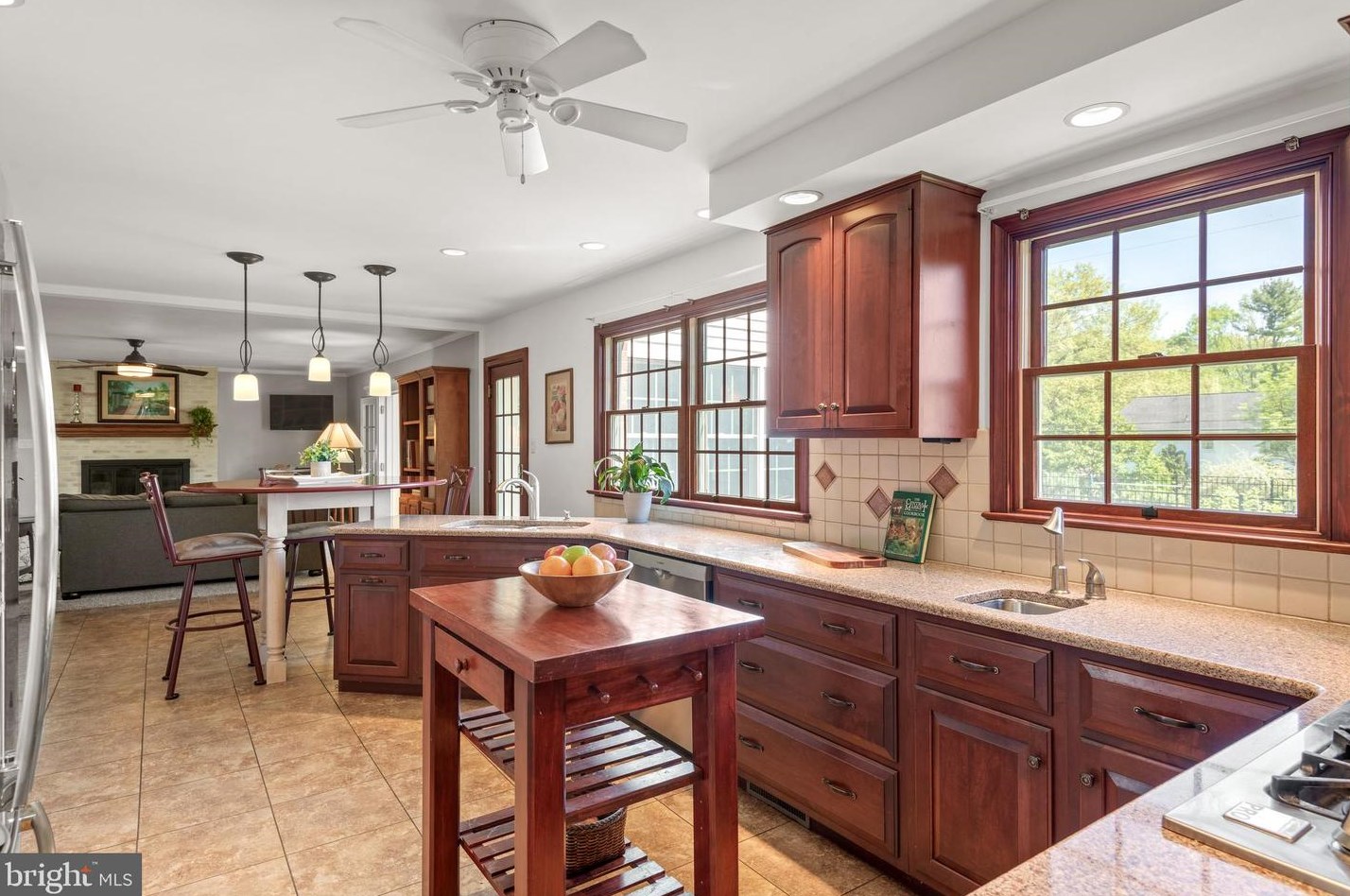 2025 Northbrook Dr, Lancaster PA 17601-4918 exterior