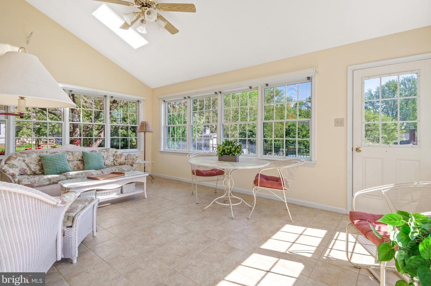 2025 Northbrook Dr, Lancaster PA 17601-4918 exterior