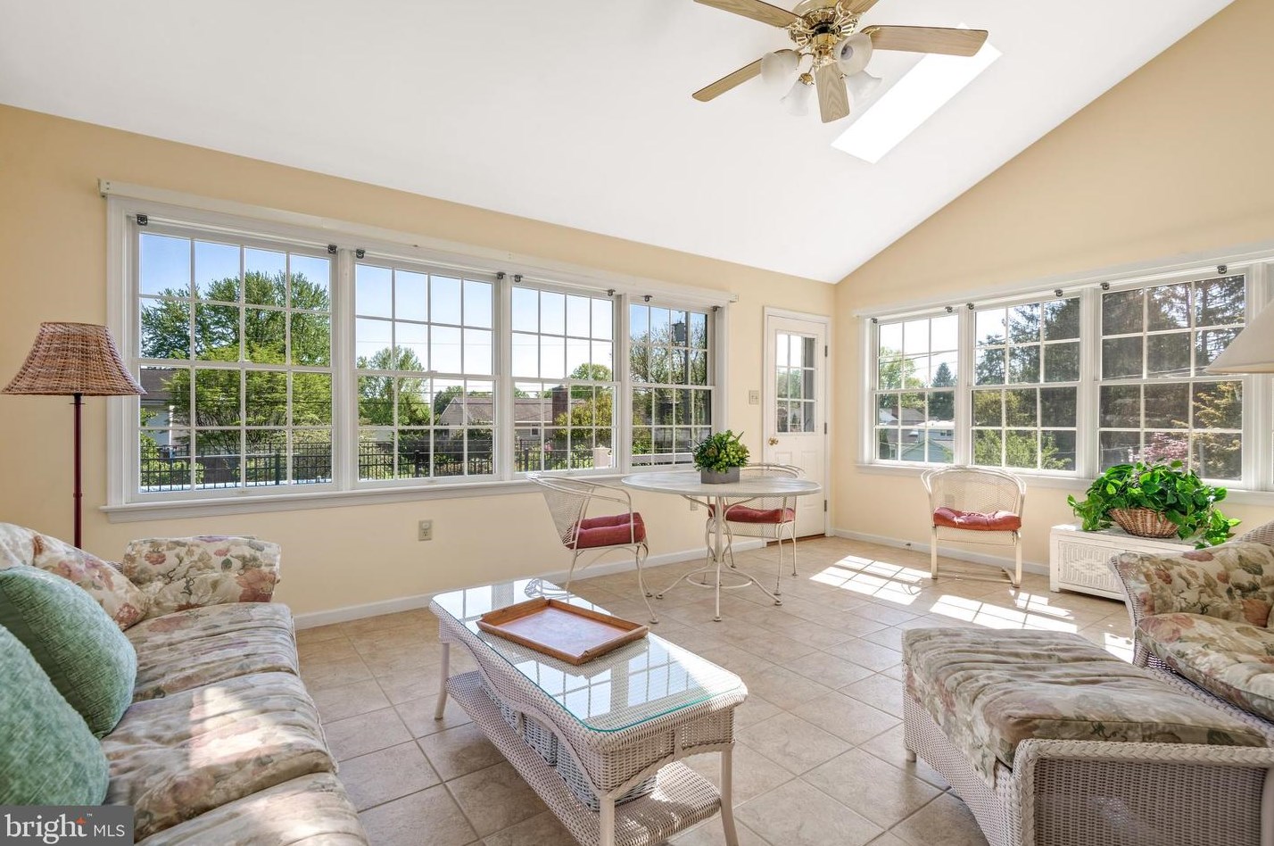 2025 Northbrook Dr, Lancaster PA 17601-4918 exterior