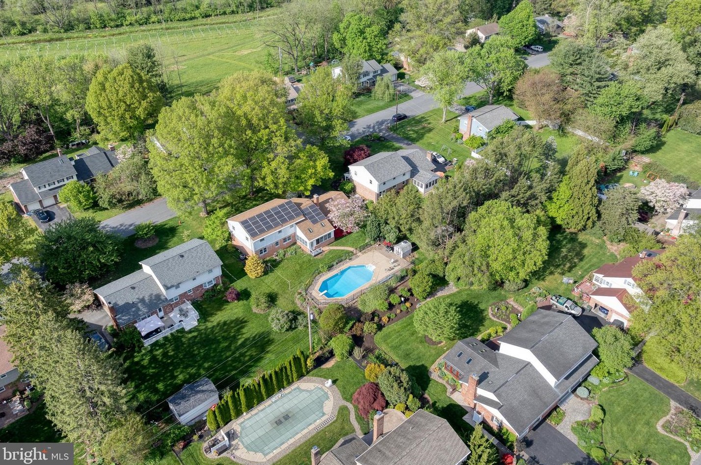 2025 Northbrook Dr, Lancaster PA 17601-4918 exterior