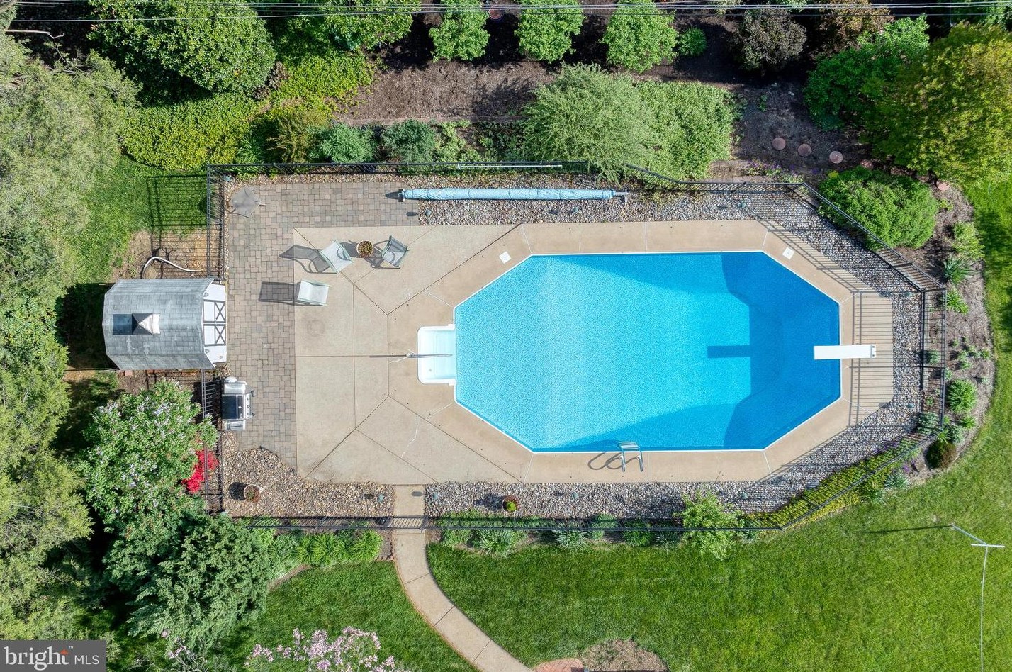 2025 Northbrook Dr, Lancaster PA 17601-4918 exterior