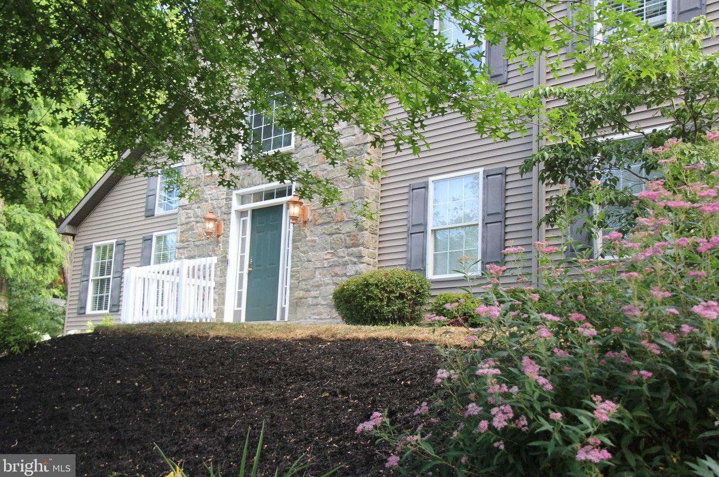 1674 Stony Battery Rd, Lancaster, PA 17601-1287