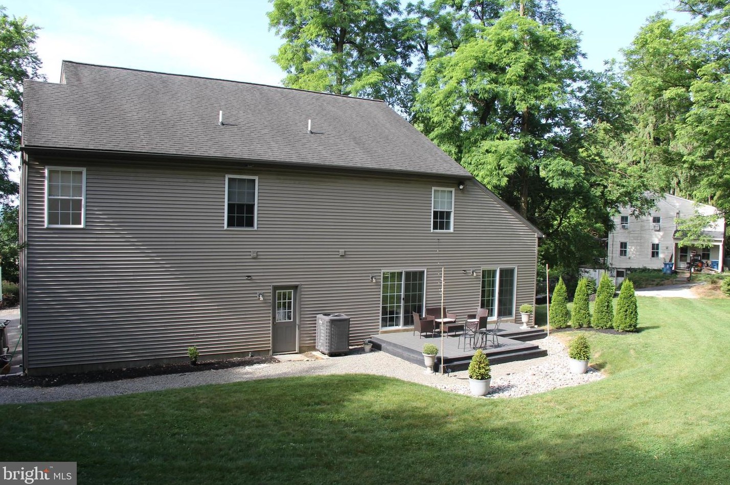 1674 Stony Battery Rd, Lancaster PA  17601-1287 exterior