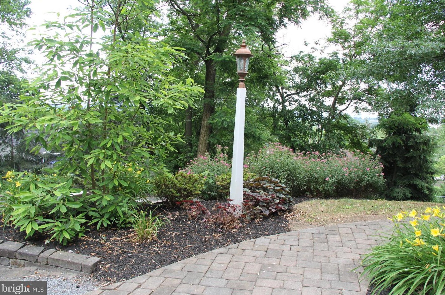 1674 Stony Battery Rd, Lancaster PA  17601-1287 exterior