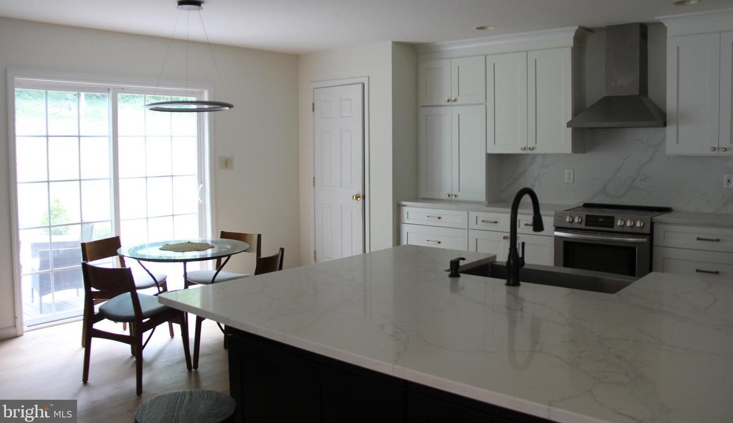 1674 Stony Battery Rd, Lancaster PA  17601-1287 exterior