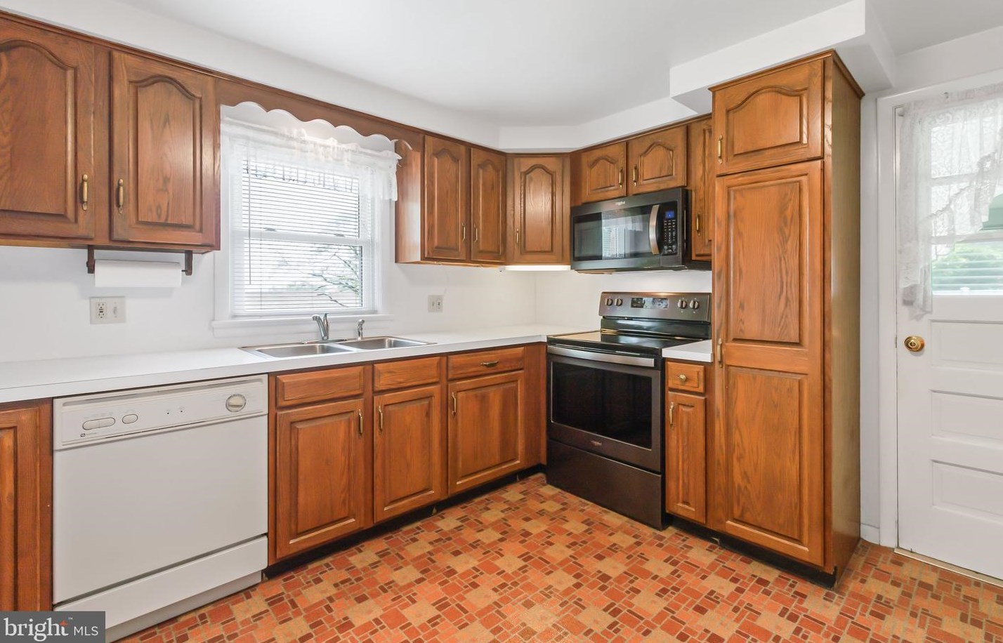 1618 Stony Battery Rd, Lancaster PA  17601-1282 exterior