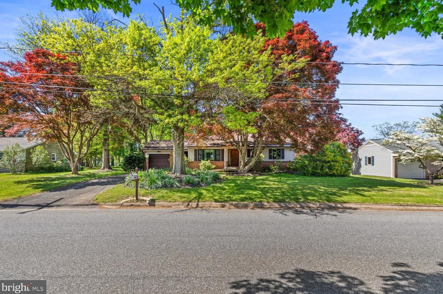 546 Longfellow Dr, Lancaster, PA 17602-4022
