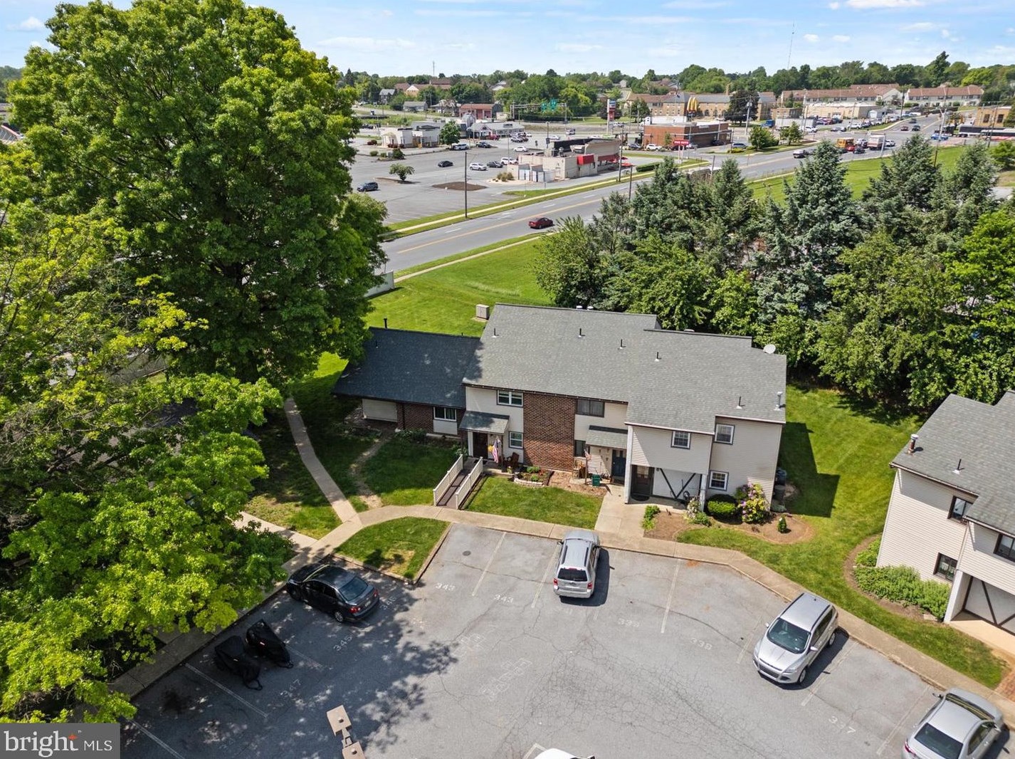 343 Greenland Dr, Lancaster, PA 17602