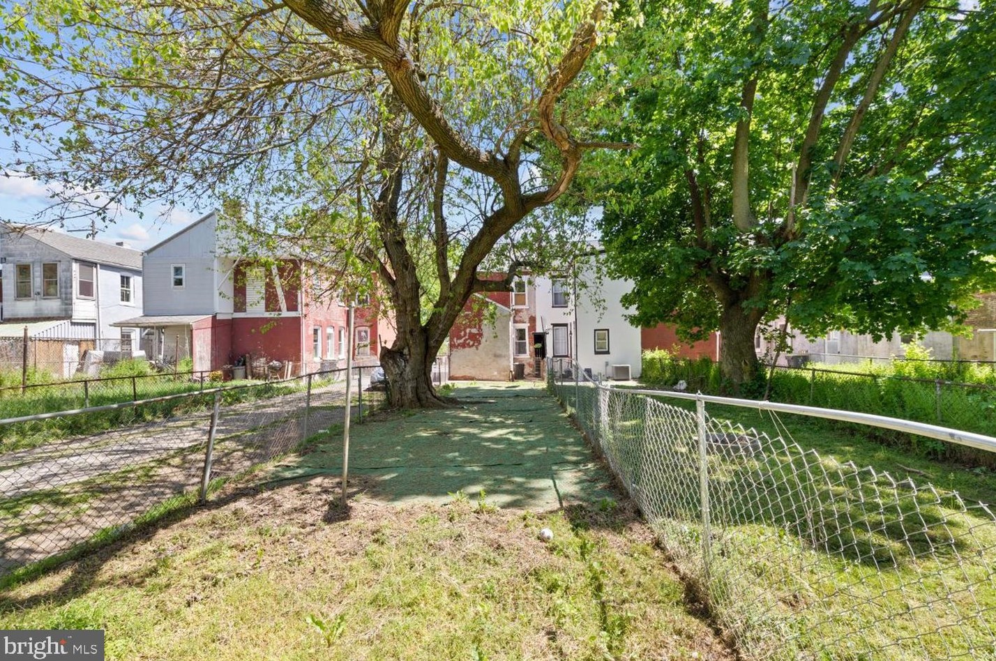 64 Locust St, Lancaster PA 17602-3635 exterior