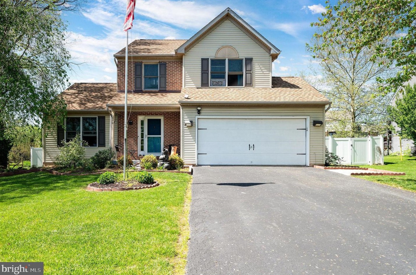 270 Village Spring Ln, Swartzville, PA 17569-9435