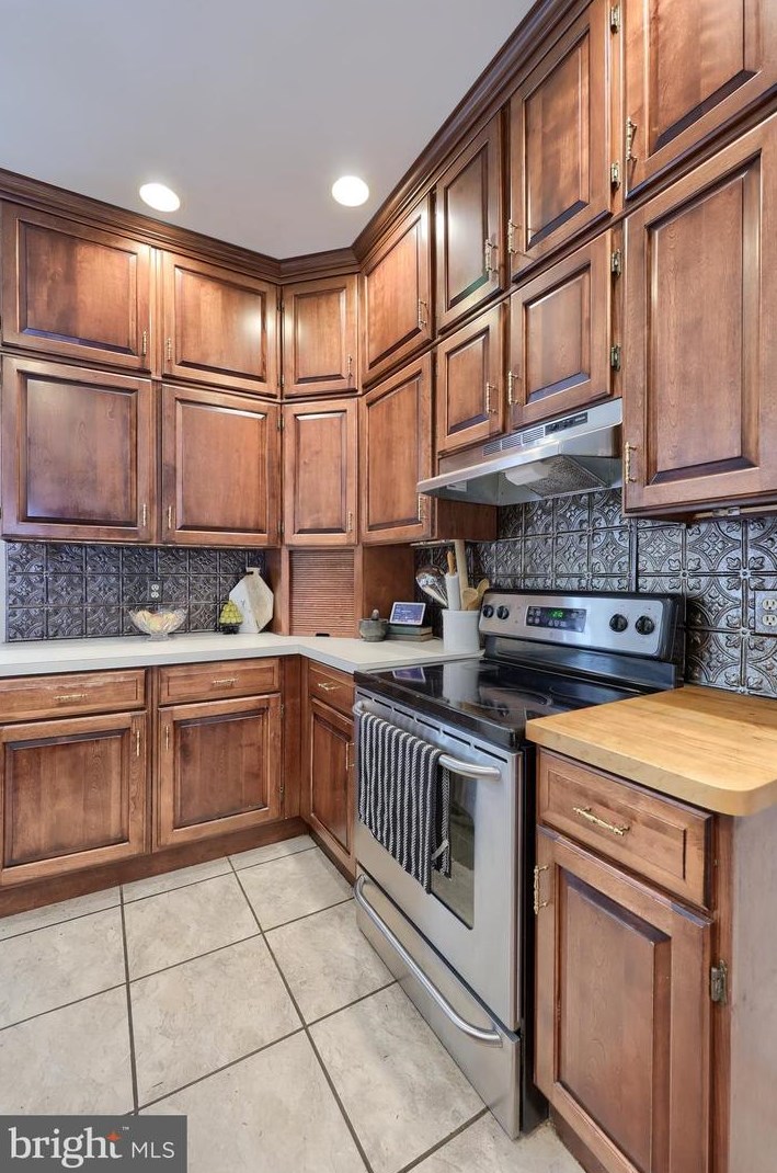 2404 Lititz Pike, Lancaster PA  17601-3608 exterior