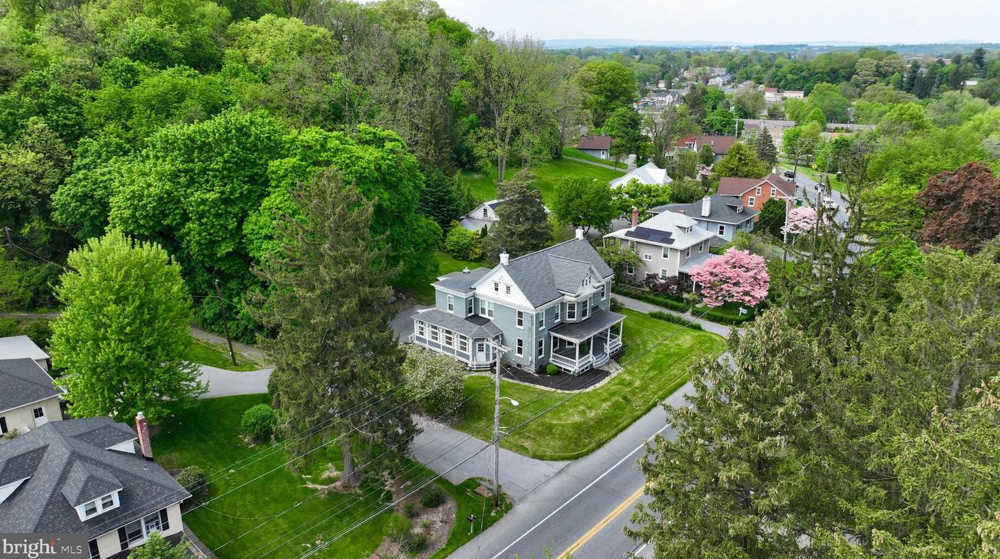 2404 Lititz Pike, Lancaster PA  17601-3608 exterior