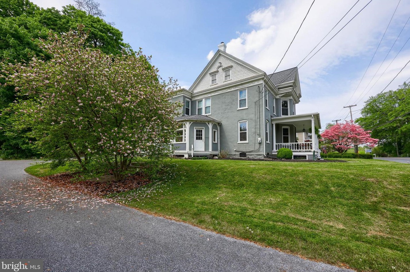 2404 Lititz Pike, Lancaster PA  17601-3608 exterior