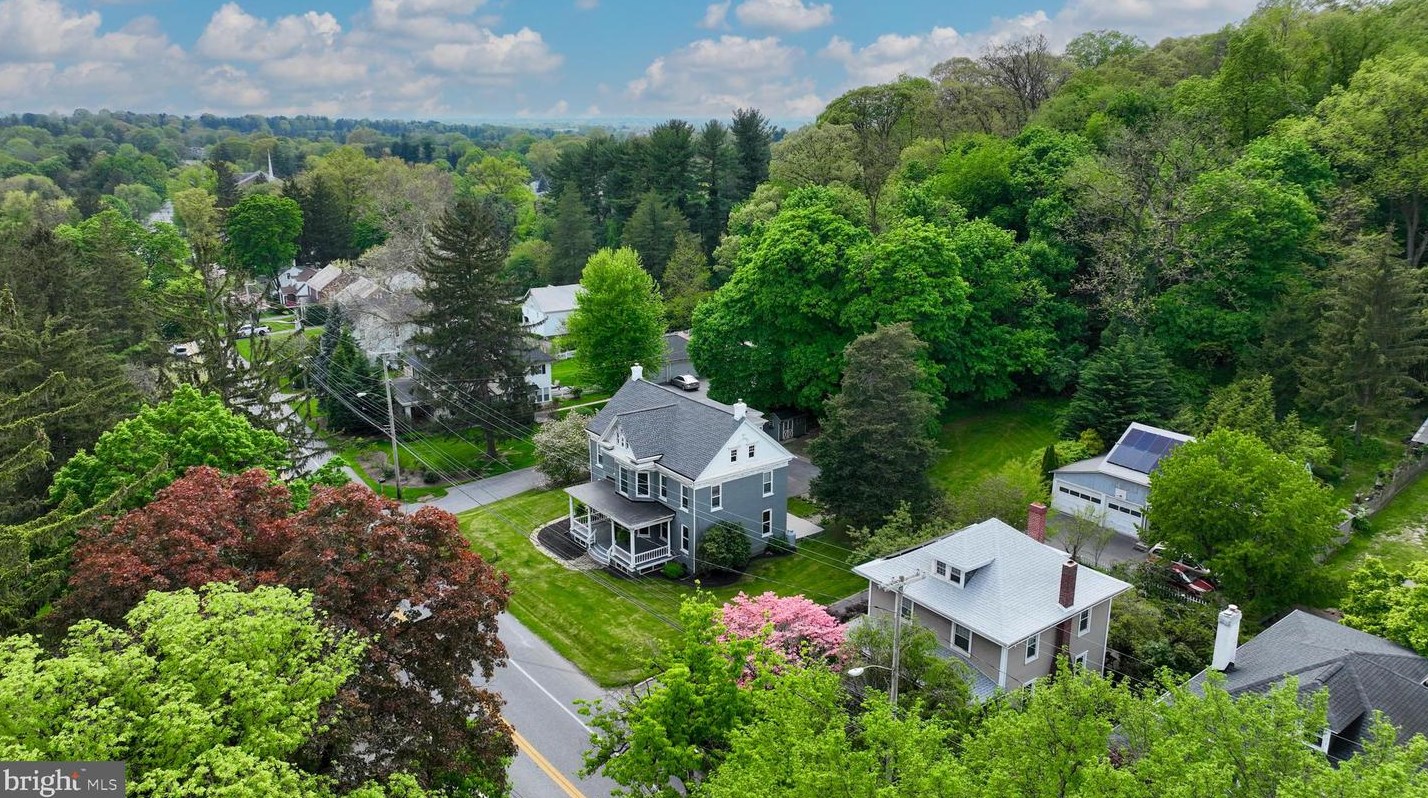 2404 Lititz Pike, Lancaster PA  17601-3608 exterior
