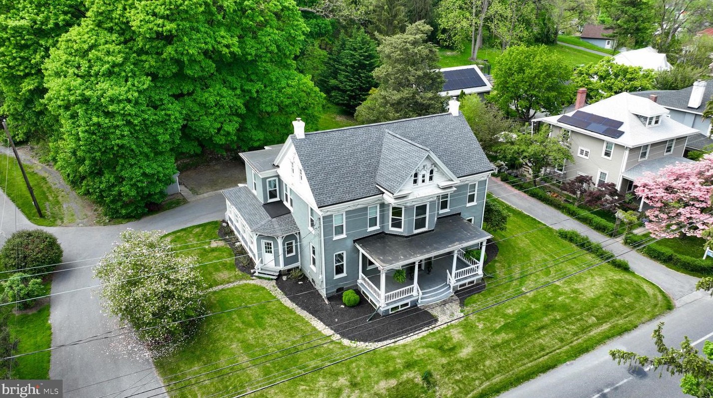 2404 Lititz Pike, Lancaster PA  17601-3608 exterior