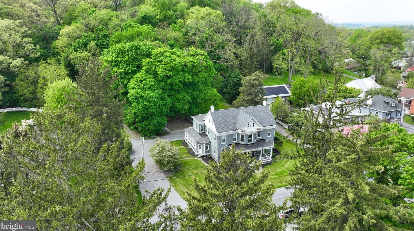 2404 Lititz Pike, Lancaster PA  17601-3608 exterior