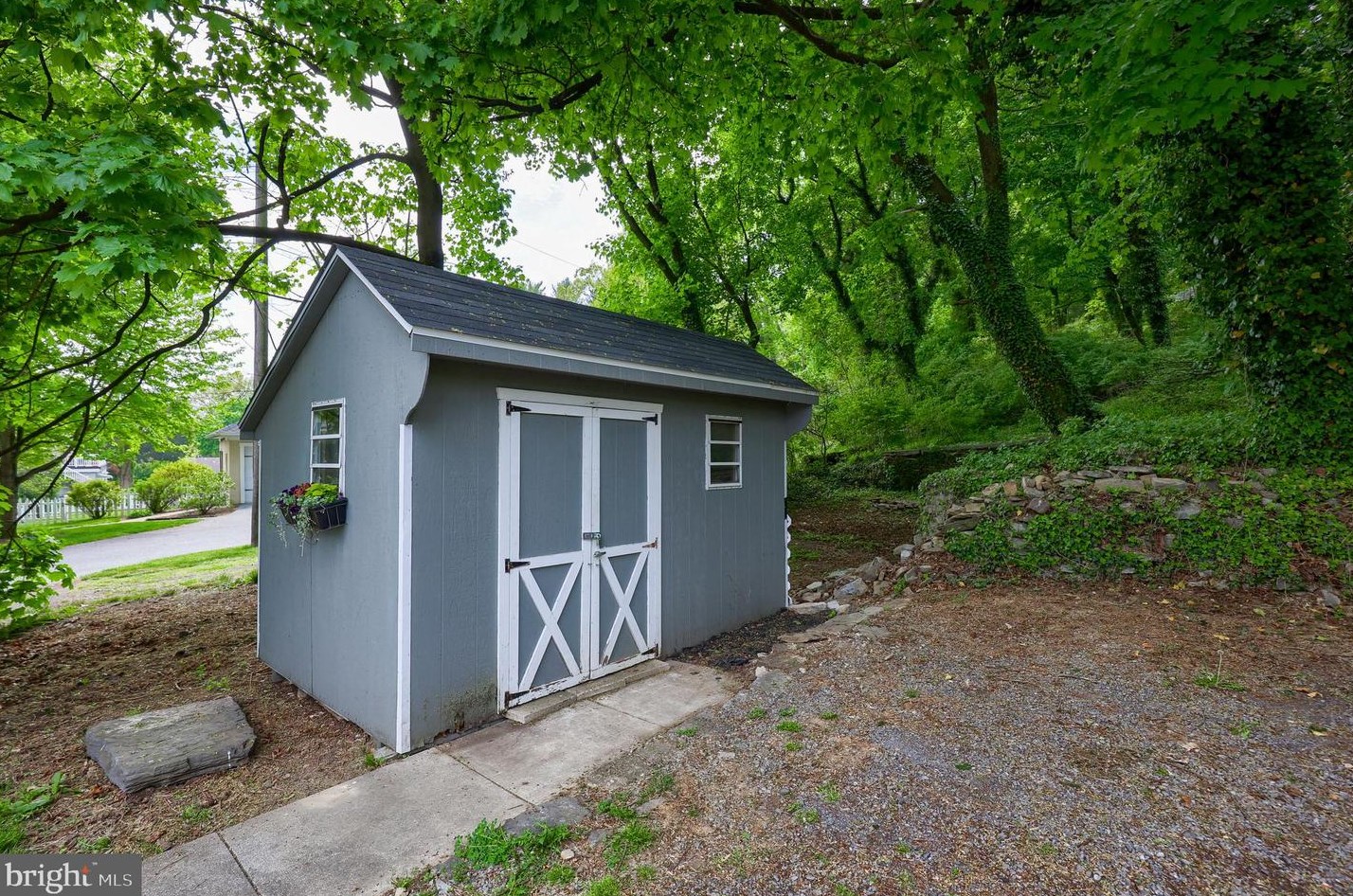 2404 Lititz Pike, Lancaster PA  17601-3608 exterior