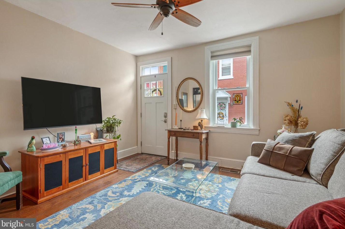 439 Chambers St, Lancaster PA  17603-3307 exterior