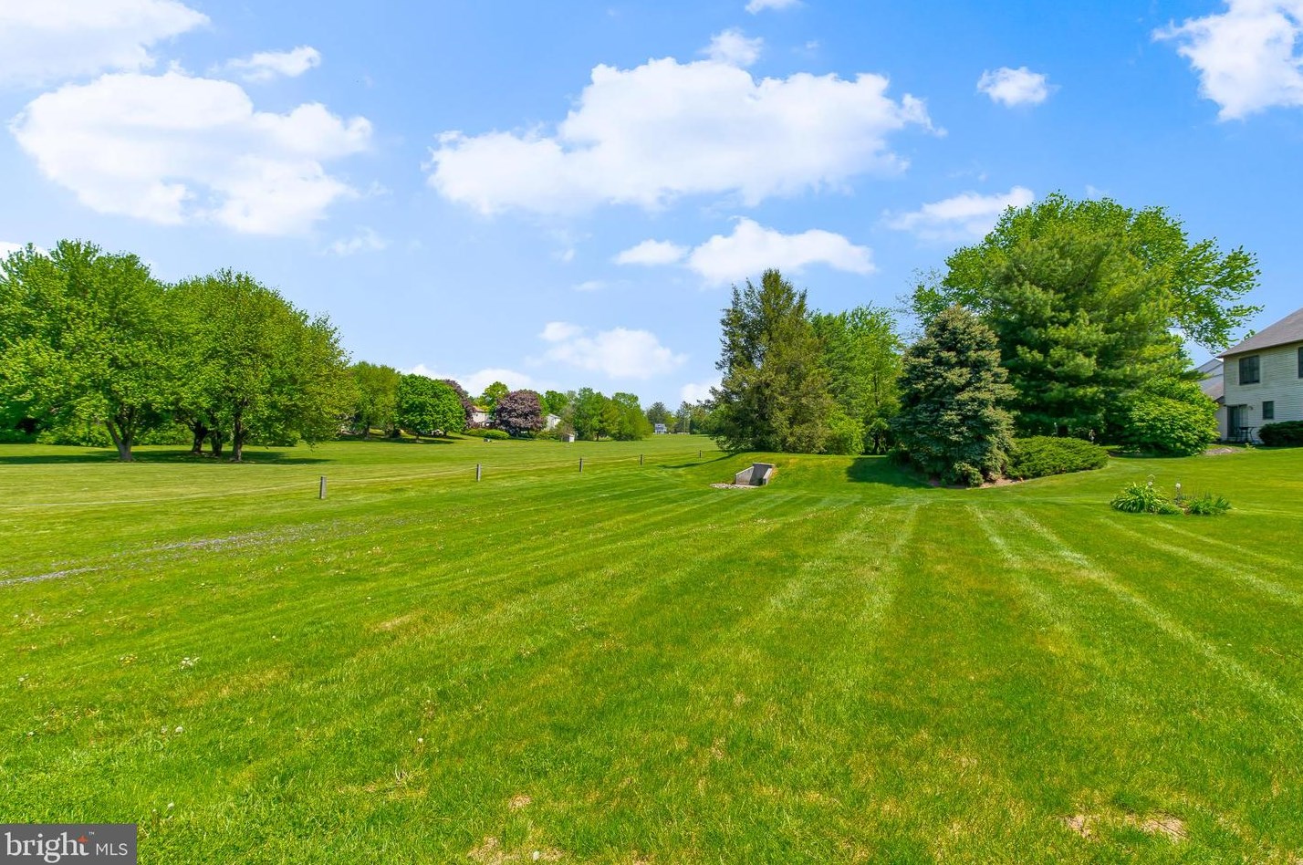 2753 Cobblestone Ln, Lancaster PA  17601-3303 exterior