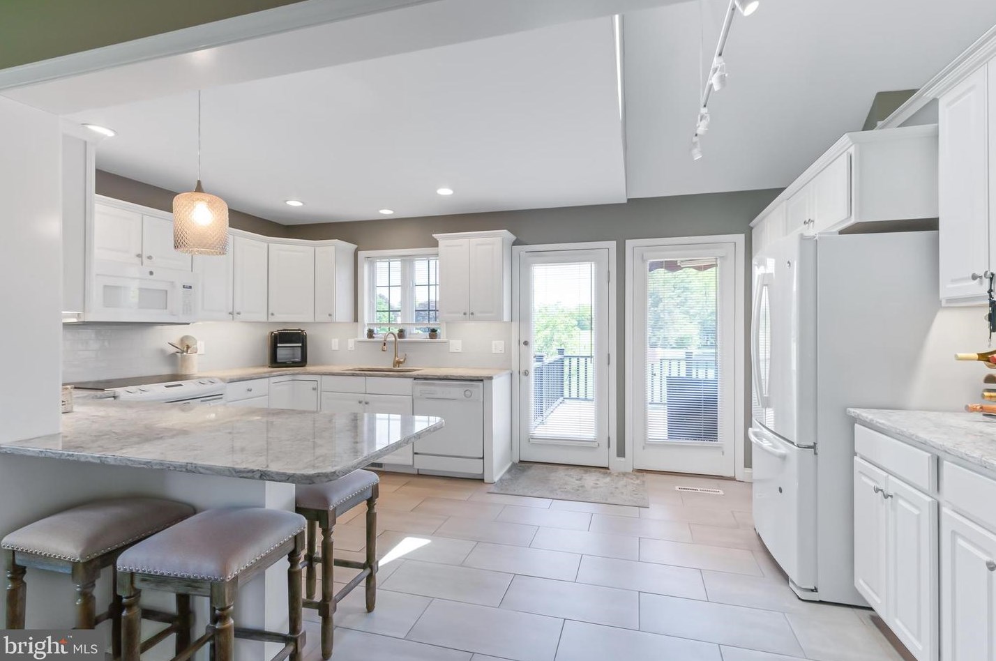 2753 Cobblestone Ln, Lancaster PA  17601-3303 exterior