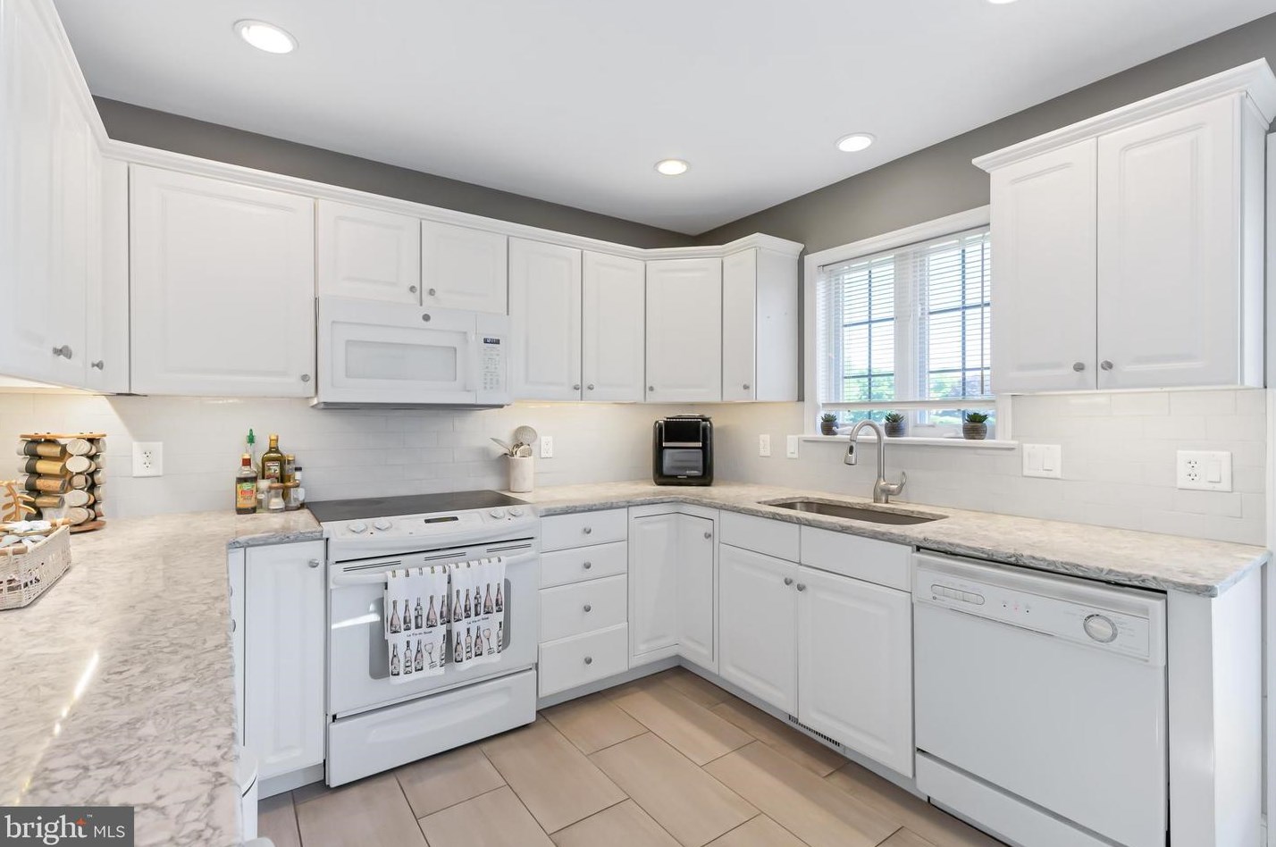 2753 Cobblestone Ln, Lancaster PA  17601-3303 exterior