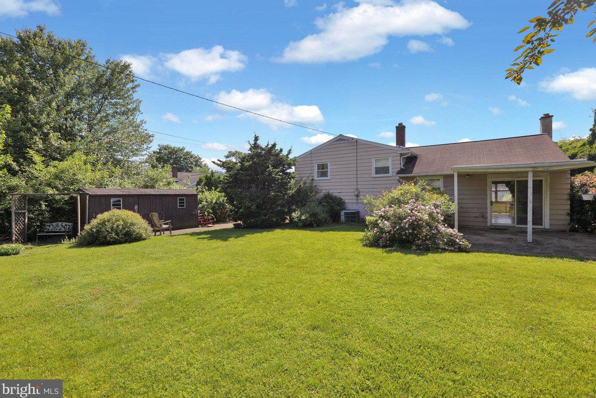 51 Gln Oaks Dr, Lancaster PA  17603-6445 exterior