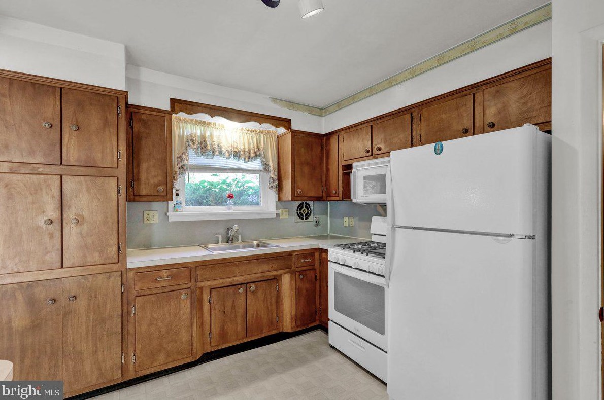 51 Gln Oaks Dr, Lancaster PA  17603-6445 exterior