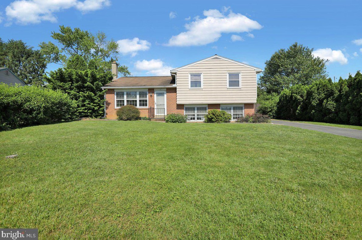 51 Glen Oaks Dr, Lancaster, PA 17603-6445