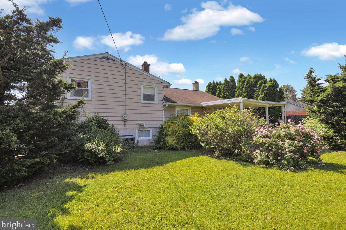 51 Gln Oaks Dr, Lancaster PA  17603-6445 exterior