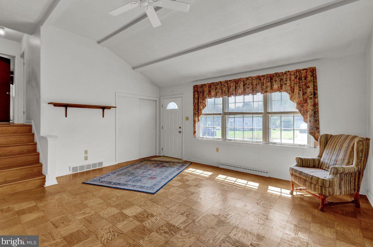 51 Gln Oaks Dr, Lancaster PA  17603-6445 exterior