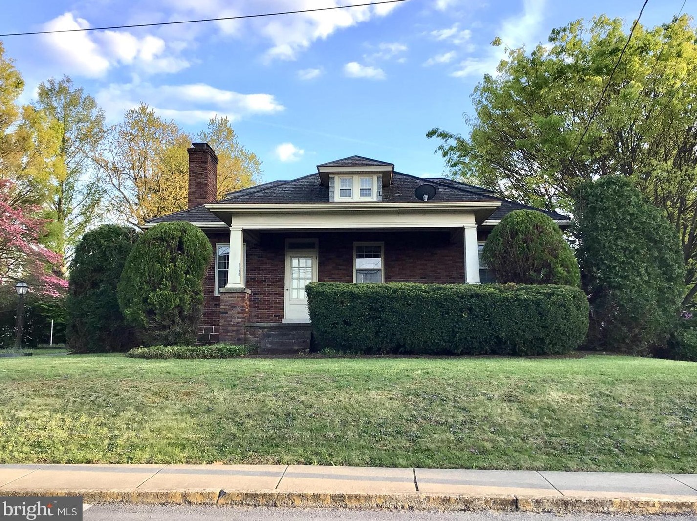 1230 Main St, Akron, PA 17501
