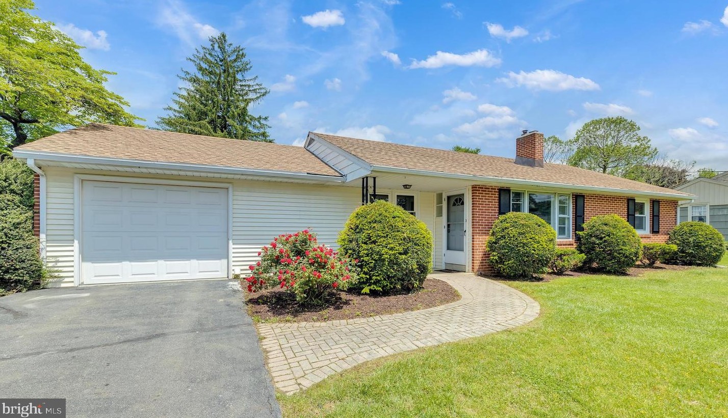 2191 Kolb Dr, Lancaster, PA 17601-5725