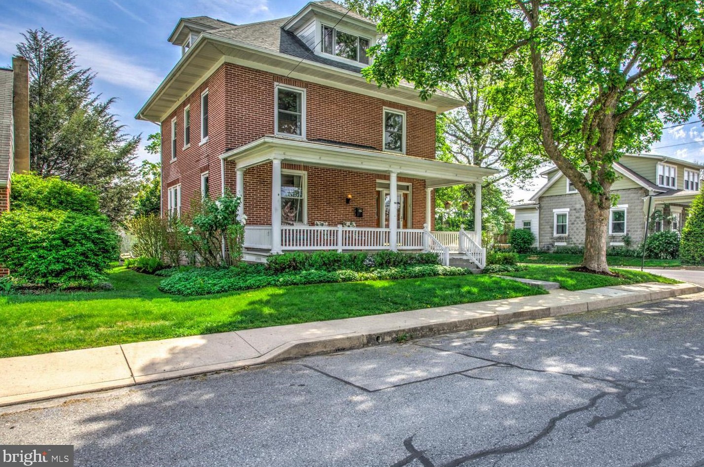 5911 Pine St, East Petersburg, PA 17520-1528