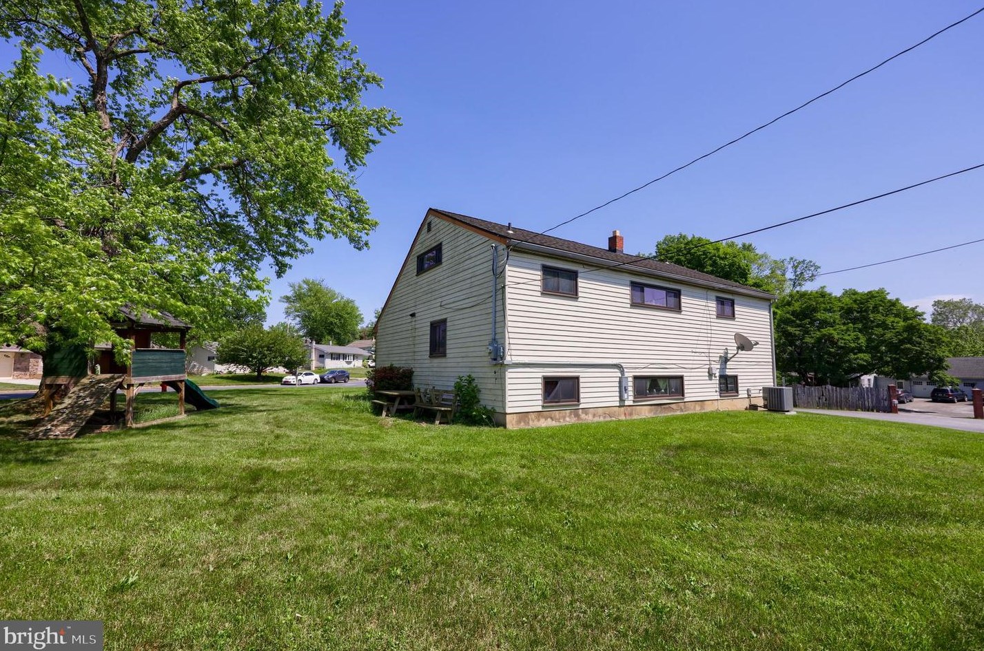 2621 Pike Ln, Lancaster PA  17603 exterior