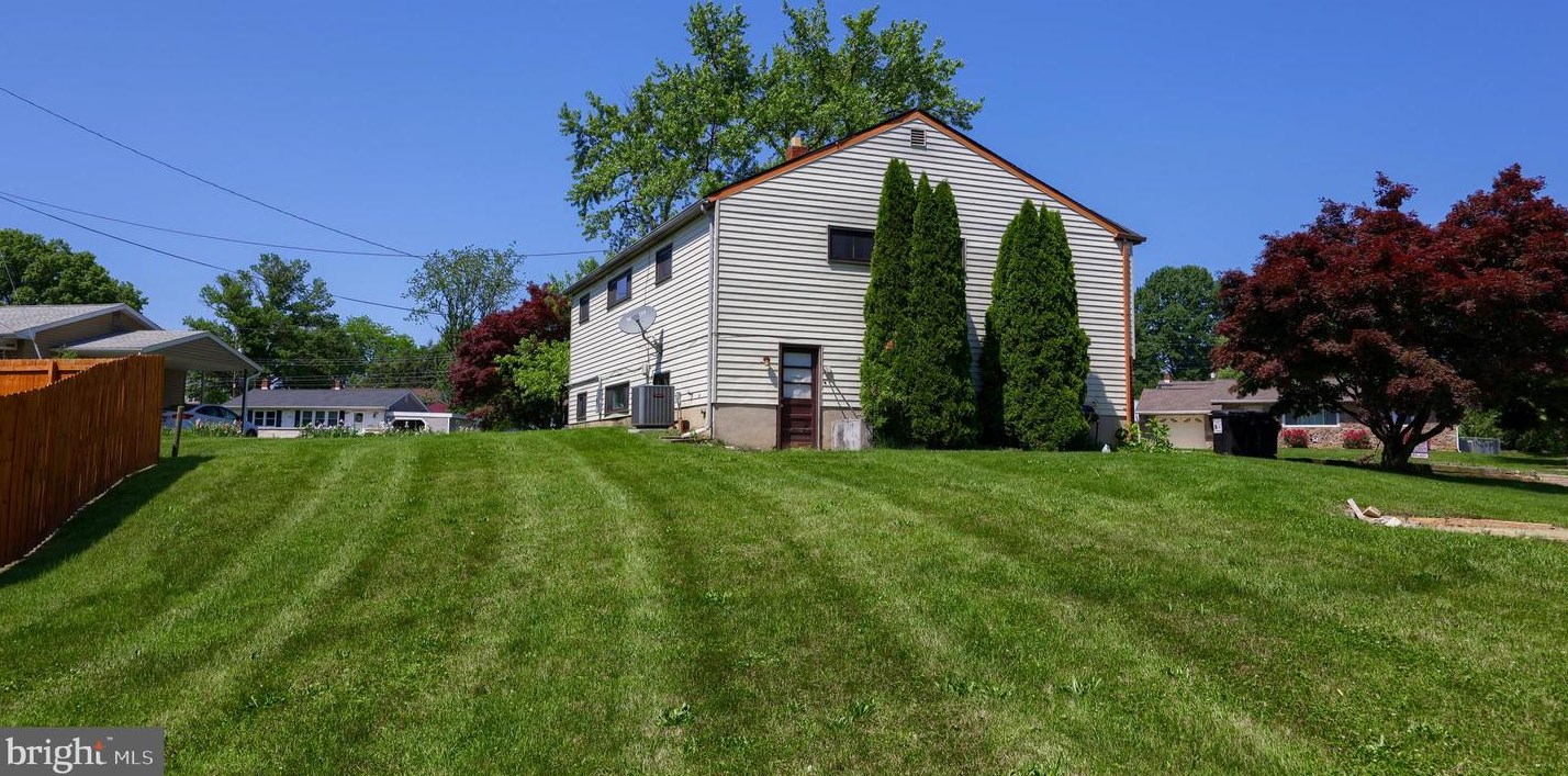 2621 Pike Ln, Lancaster PA  17603 exterior