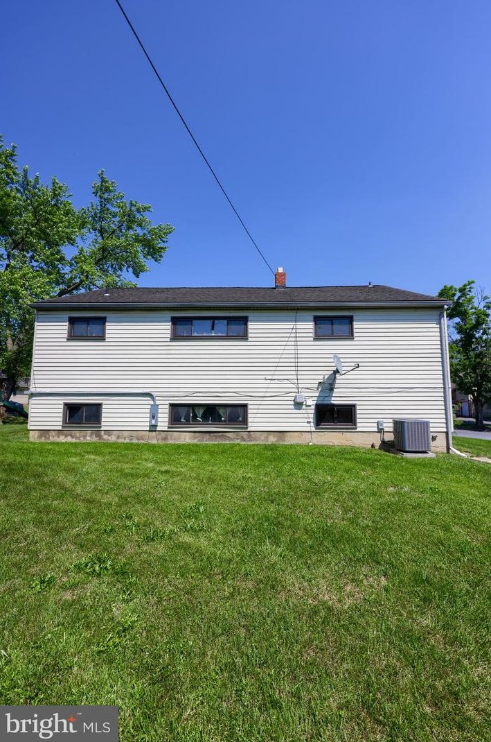 2621 Pike Ln, Lancaster PA  17603 exterior