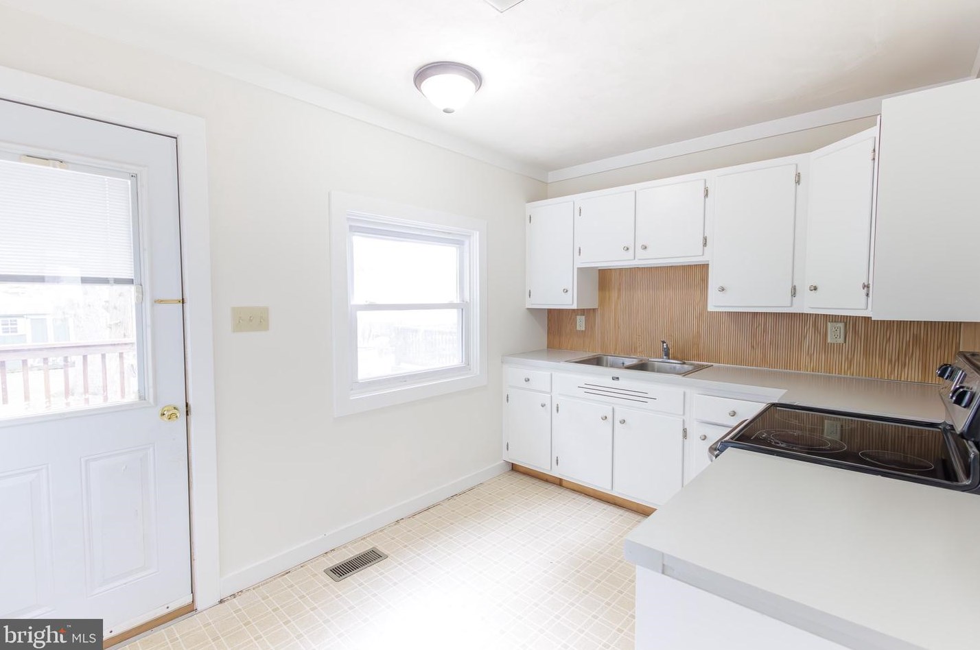 42 Church St, Ephrata, PA 17522-9468