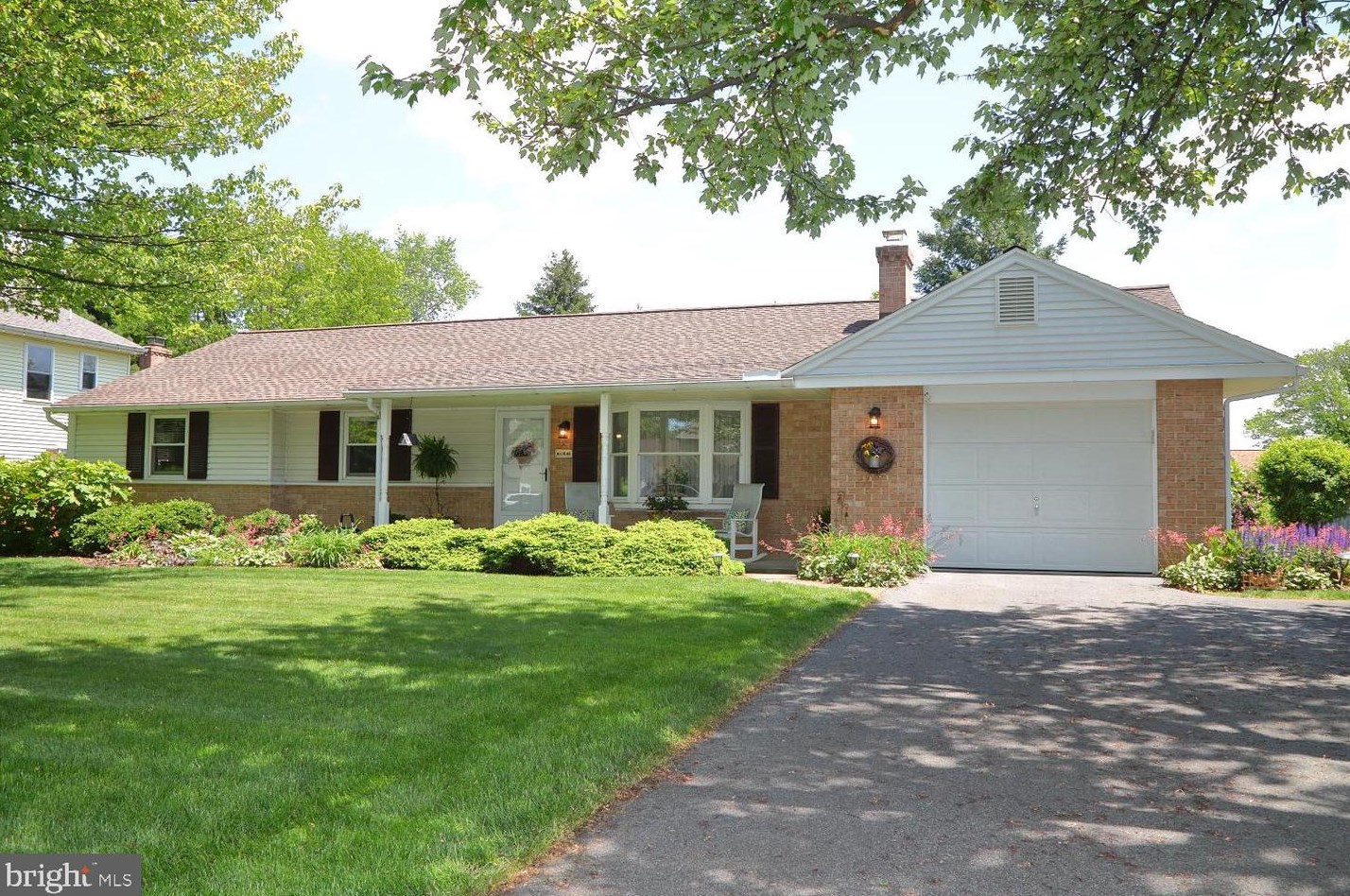 1547 Duff Land Dr, Landisville, PA 17538-1342
