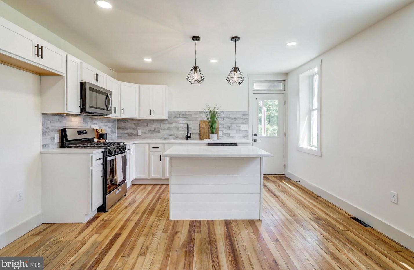 1025 Marshall Ave, Lancaster, PA 17601-4552