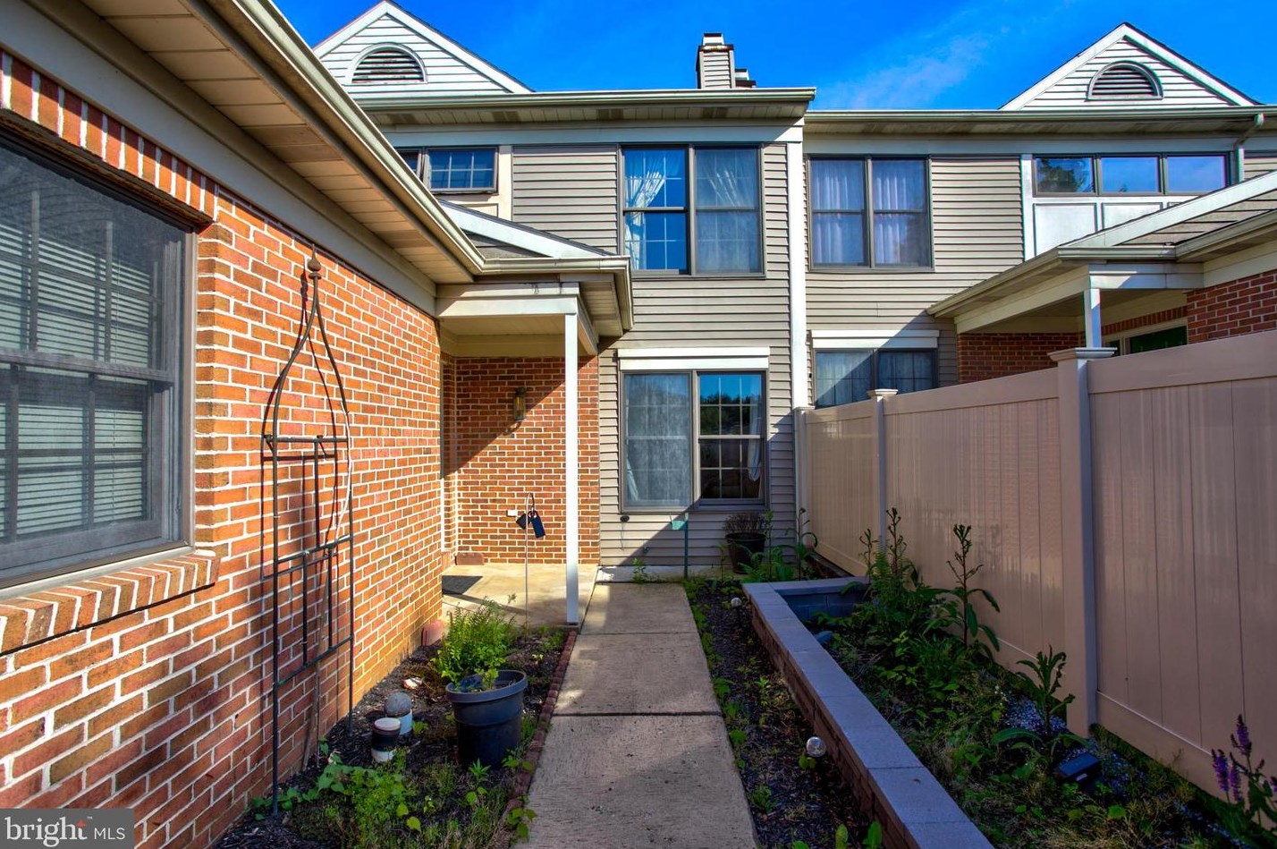 1857 Spring Ridge Ln, Lancaster, PA 17603-6794