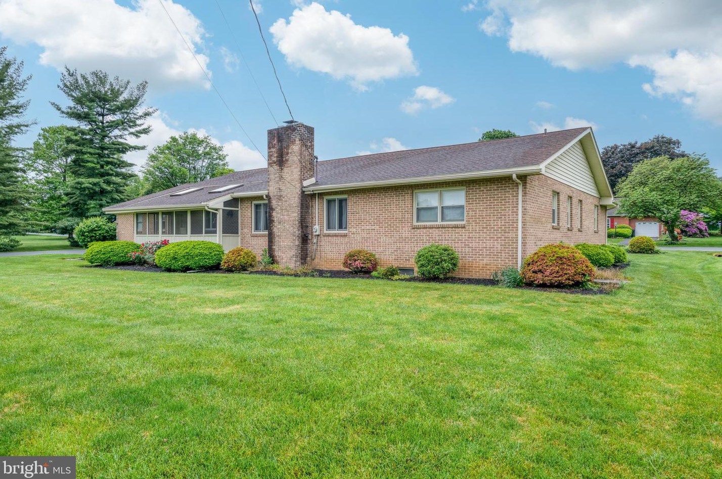 126 Sunrise Ave, Lancaster PA  17601-3944 exterior