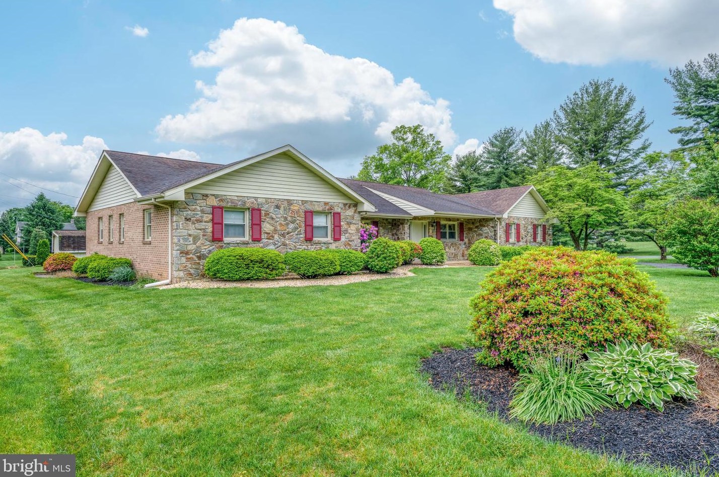 126 Sunrise Ave, Lancaster, PA 17601-3944
