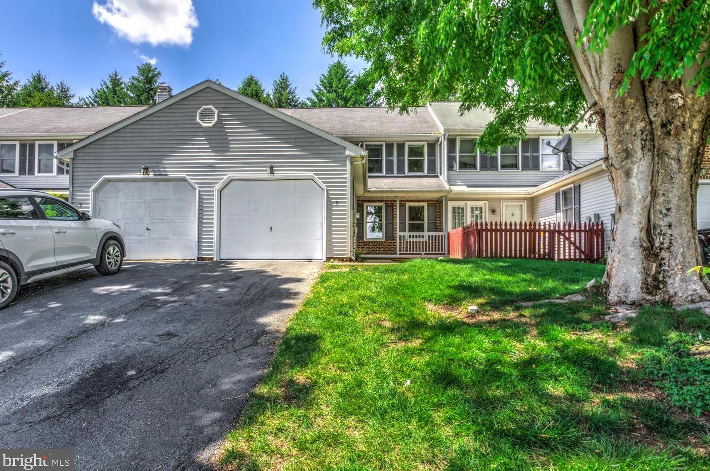 9 Townsend Ct, Lancaster, PA 17603-6796