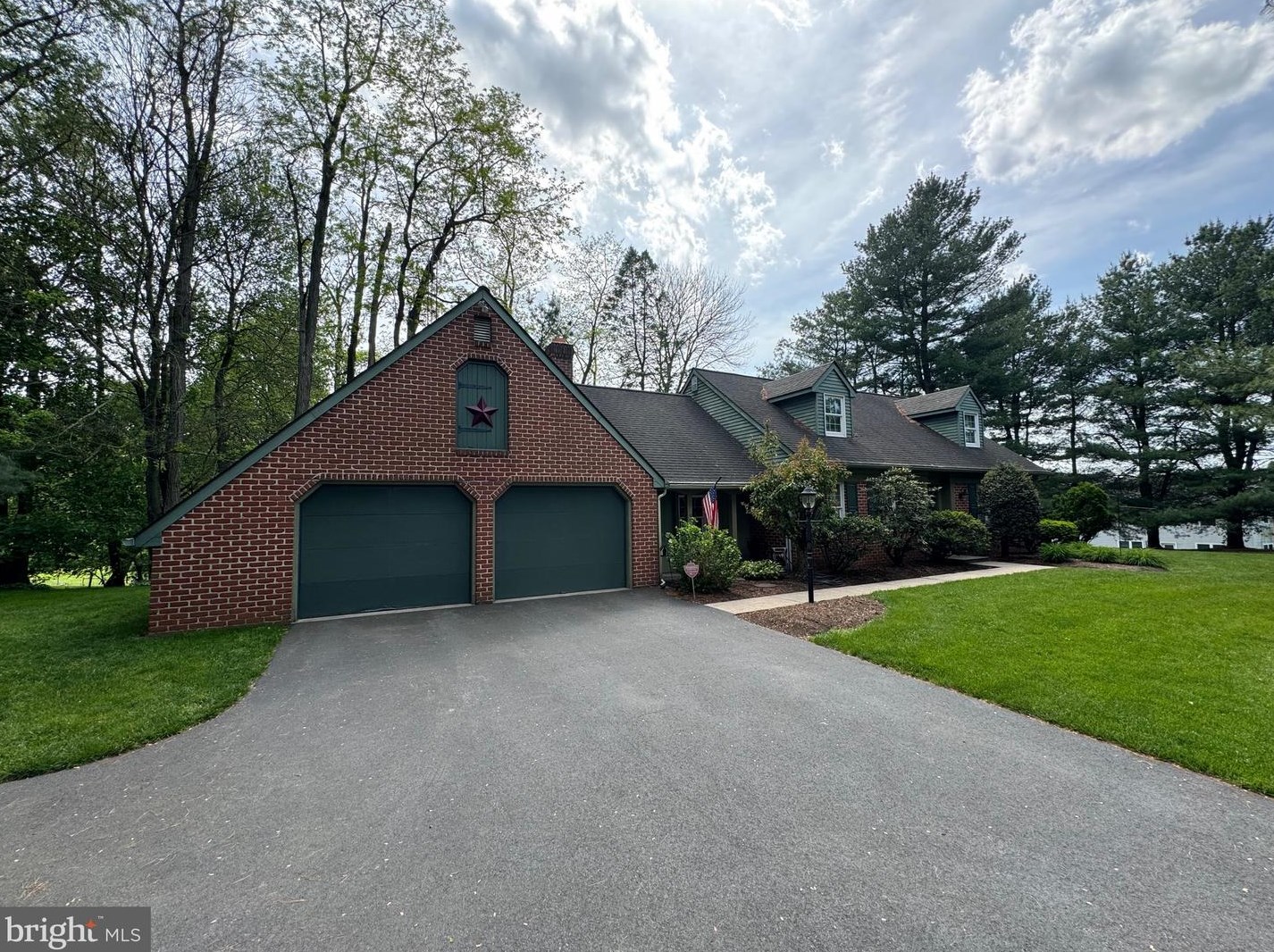 682 Georgetown Rd, Ronks, PA 17572