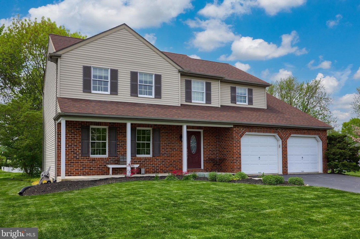5786 Vaughn Rd, East Petersburg, PA 17520-1541