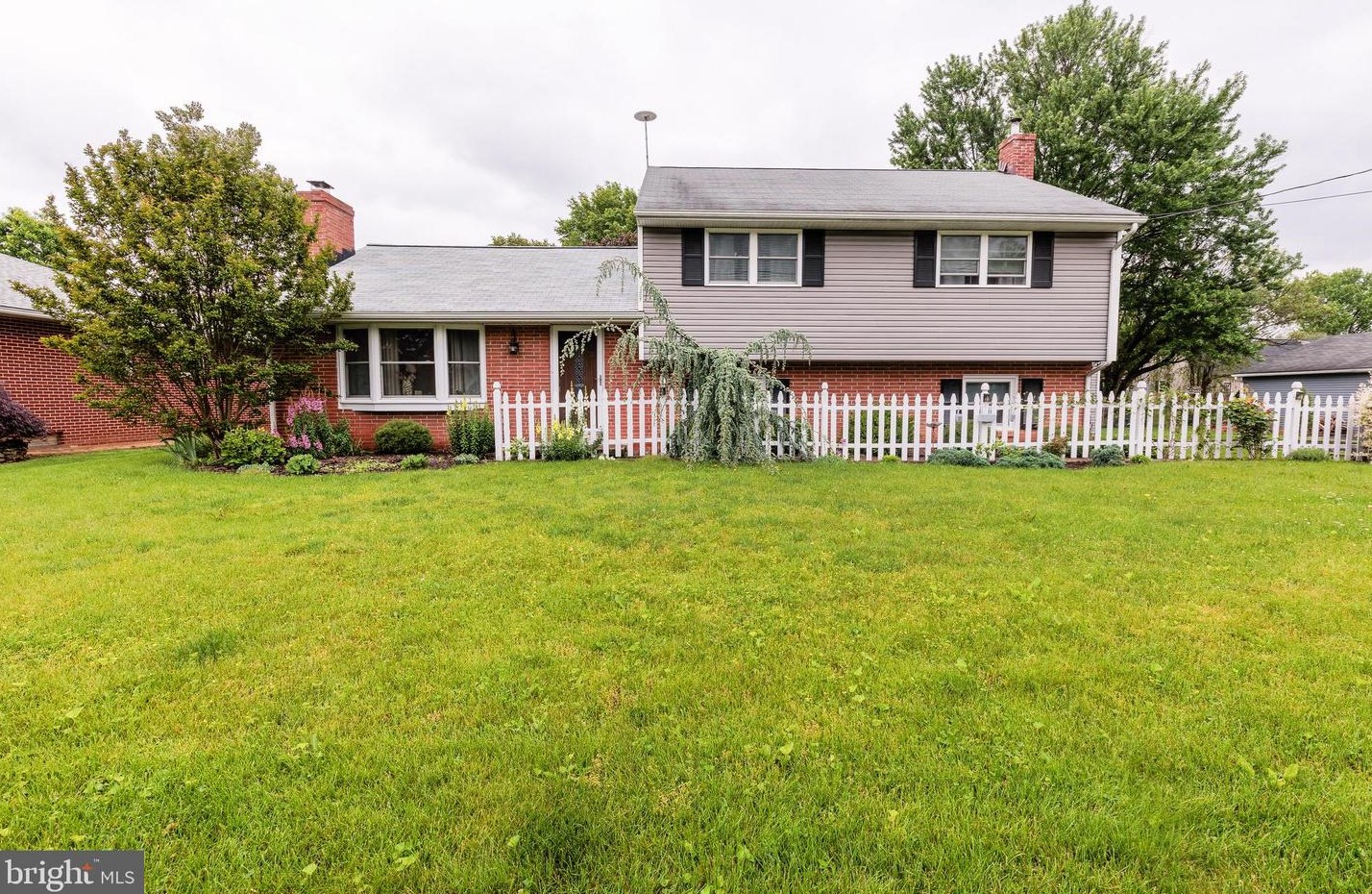 63 Rose Ave, Bareville, PA 17540-1423