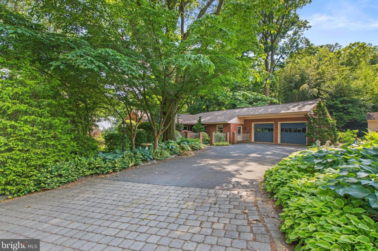 104 Blossom Hill Dr, Lancaster, PA 17601-3200